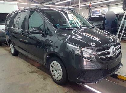 Weiß Gebraucht 2022 Mercedes V220 AMG Van / Kleinbus | 42.999 € (Superpreis) - Bild 1/4