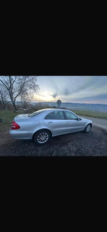 Gebraucht Mercedes E220 Elegance 150 PS (110 kW) 2003 Silber Limousine