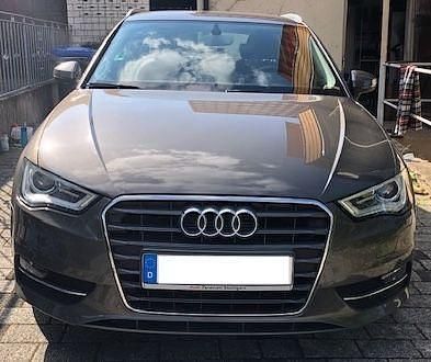 Grau Gebraucht 2014 Audi A3 Attraction Limousine | 11.990 € (Fairer Preis) - Bild 1/4