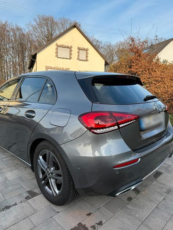 Gebraucht Mercedes A180 Progressive 136 PS (100 kW) 2020 Grau Kleinwagen