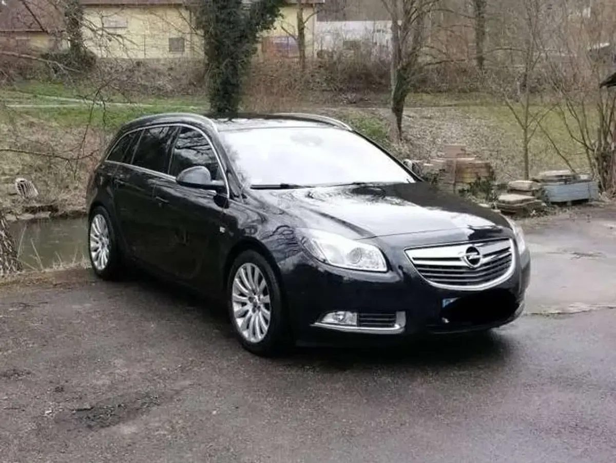 Gebraucht Opel Insignia Edition 160 PS (117 kW) 2013 Schwarz Kombi
