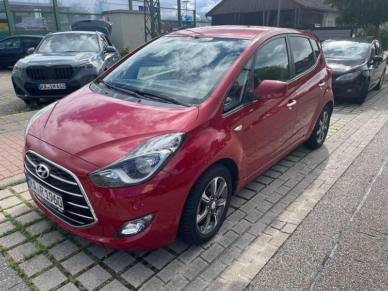 Rot Gebraucht 2017 Hyundai ix20 YES! Kleinwagen | 9.075 € (Guter Preis) - Bild 1/4