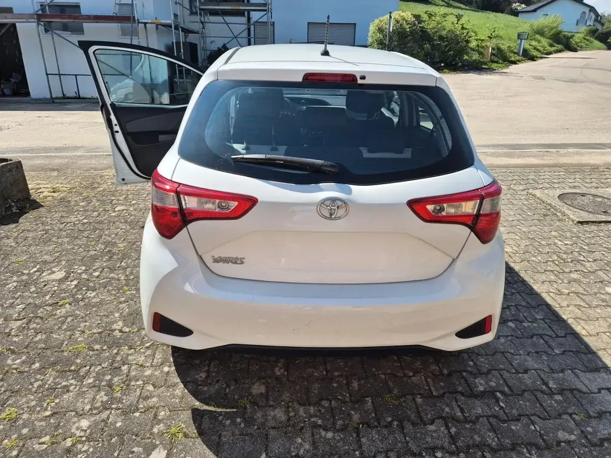 Gebraucht Toyota Yaris 72 PS (52 kW) 2019 Weiß Kleinwagen