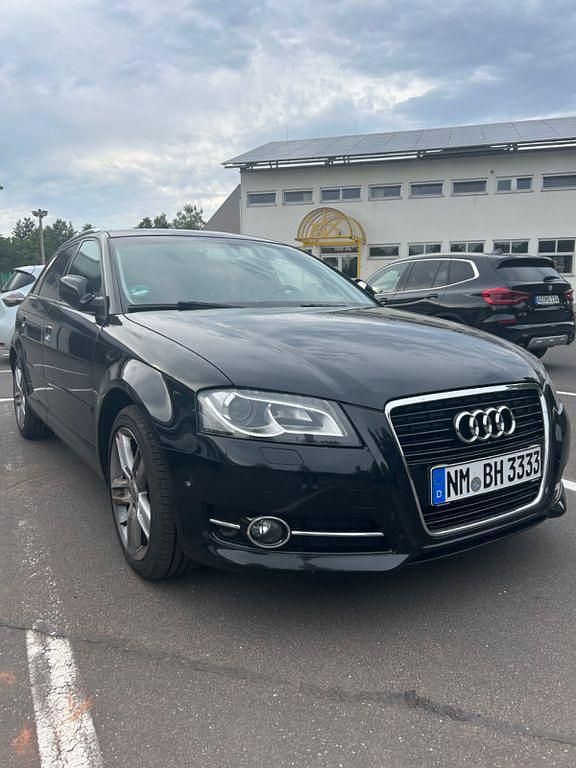Schwarz Gebraucht 2011 Audi A4 S-Line Limousine | 9.200 € (Fairer Preis) - Bild 1/4