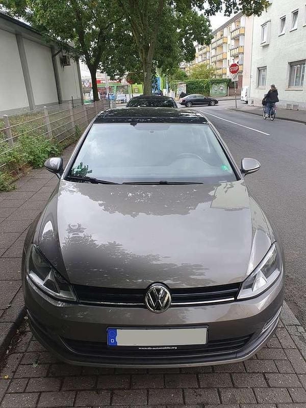 Grau Gebraucht 2015 VW Golf VII Limousine | 9.000 € (Superpreis) - Bild 1/4