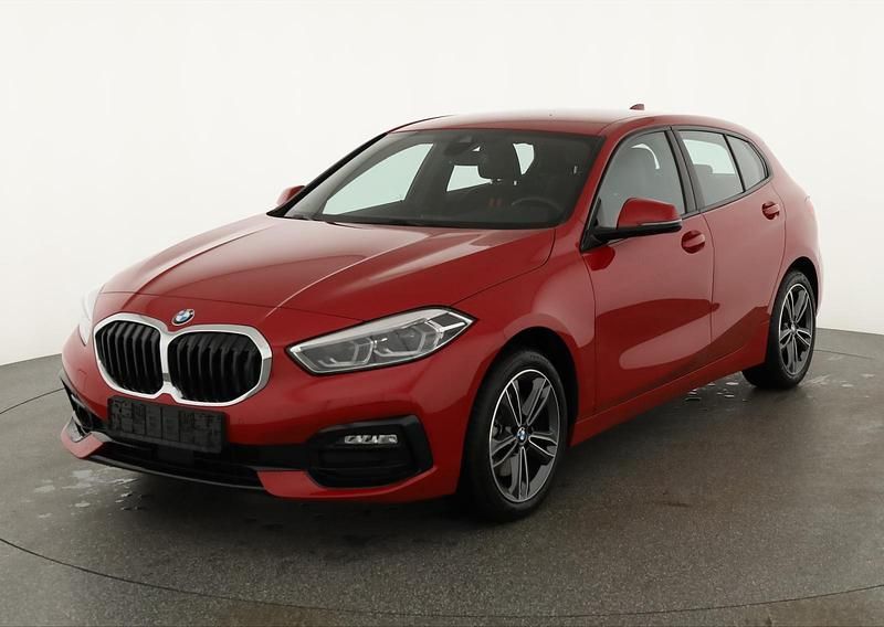 Melbourne rot metallic Gebraucht 2021 BMW 118 M Sport Kleinwagen | 23.495 € (Guter Preis) - Bild 1/4