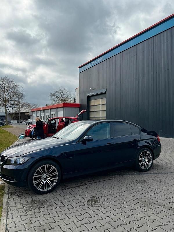 Gebraucht BMW 320 170 PS (125 kW) 2008 Blau Limousine