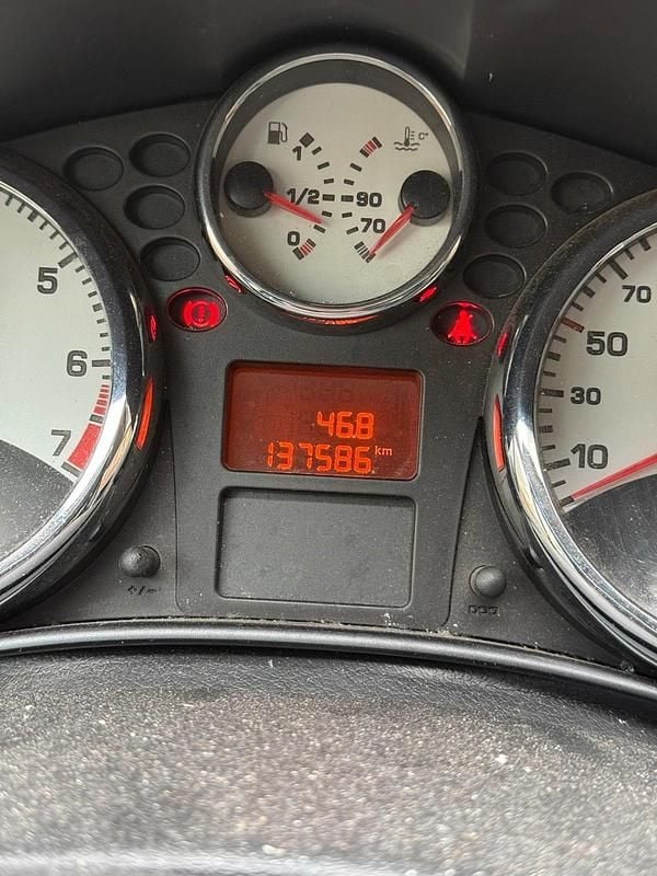 Grau Gebraucht 2012 Peugeot 207 Forever Kleinwagen | 2.700 € (Fairer Preis) - Bild 1/4