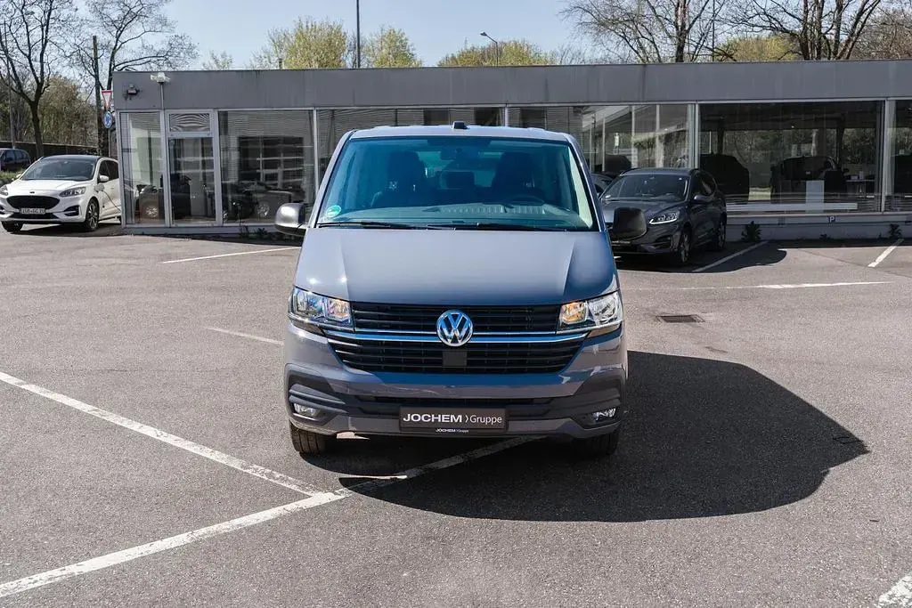 Gebraucht VW Multivan Family 150 PS (110 kW) 2021 Grau Van / Kleinbus
