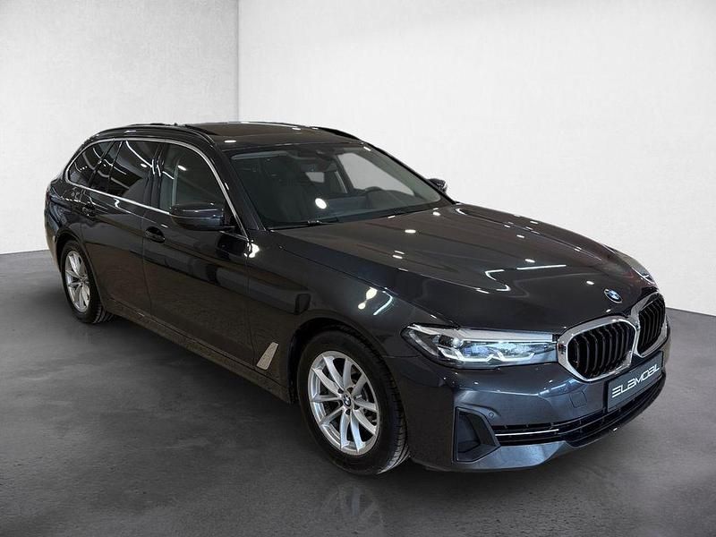 Grau Gebraucht 2021 BMW 520 Limousine | 25.980 € (Guter Preis) - Bild 1/4