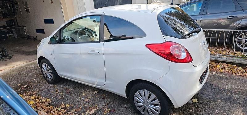 Gebraucht Ford Ka Trend 69 PS (50 kW) 2009 Weiß Kleinwagen