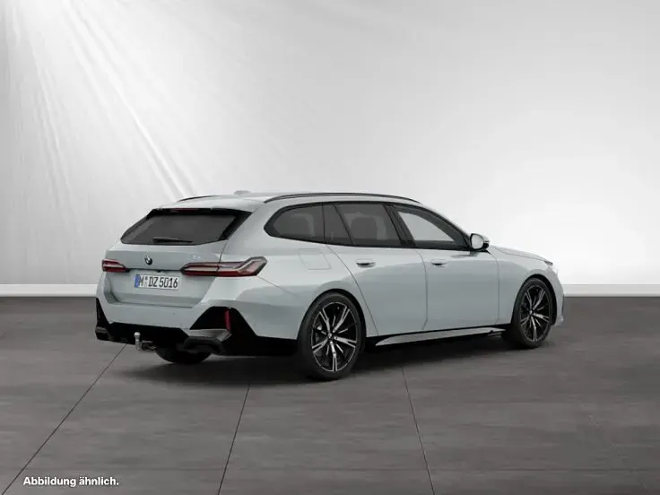 Gebraucht BMW 520 M Sport 197 PS (144 kW) 2025 Brooklyn grau Kombi