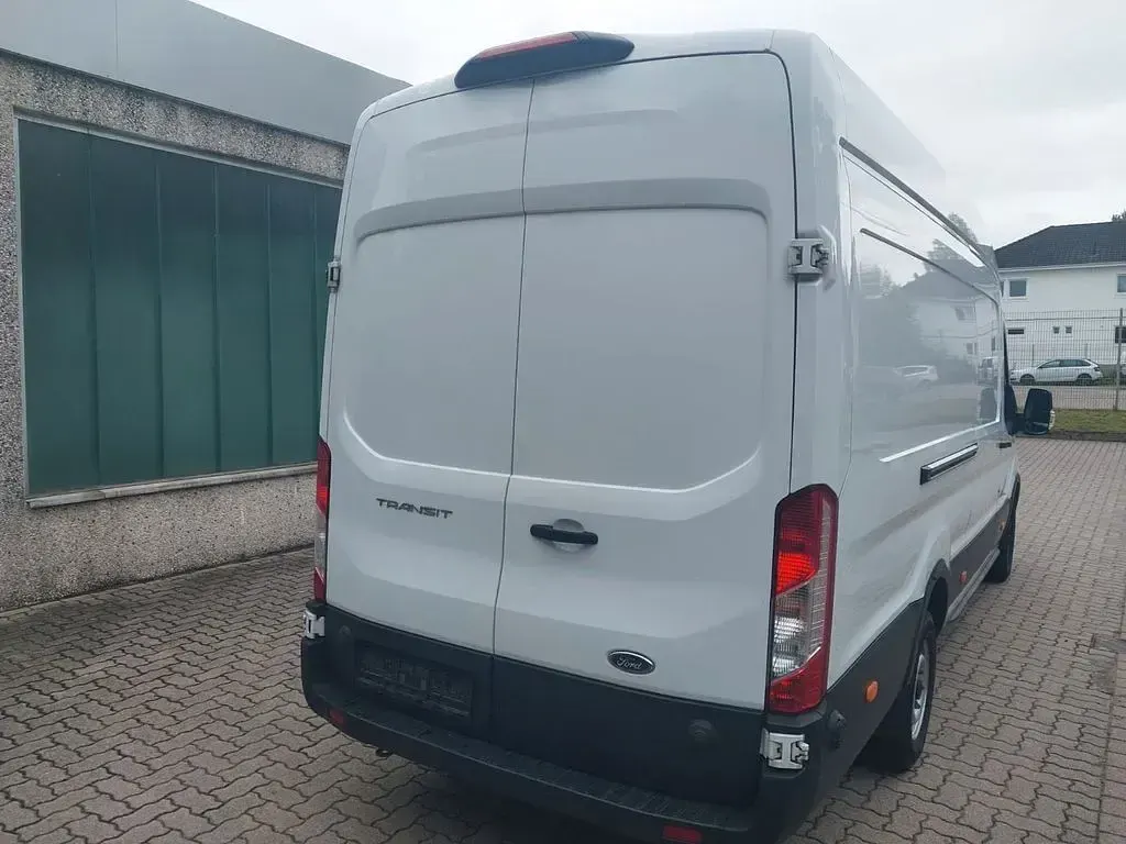 Gebraucht Ford Transit 131 PS (96 kW) 2023 Weiß Van / Kleinbus