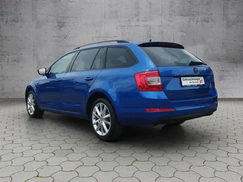 Gebraucht Skoda Octavia Joy 150 PS (110 kW) 2016 Raceblau metallic Kombi