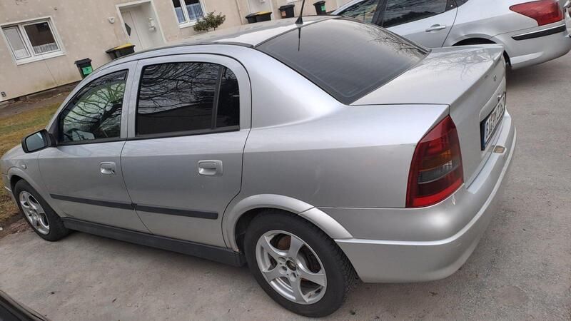 Grau Gebraucht 2003 Opel Astra Limousine | 1.000 € (Guter Preis) - Bild 1/4