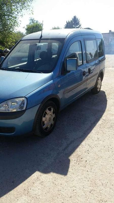 Second-hand Opel Combo 87 CP (63 kW) 2003 Albastru Monovolum