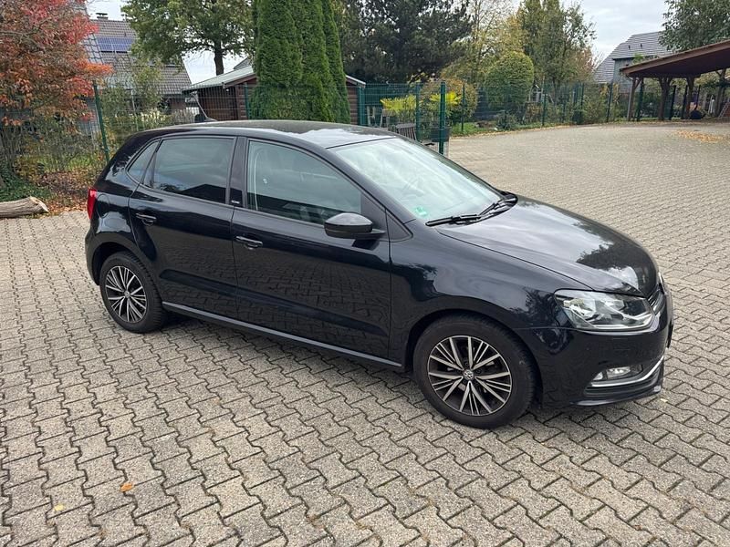 Gebraucht VW Polo Allstar 90 PS (66 kW) 2016 Schwarz Limousine