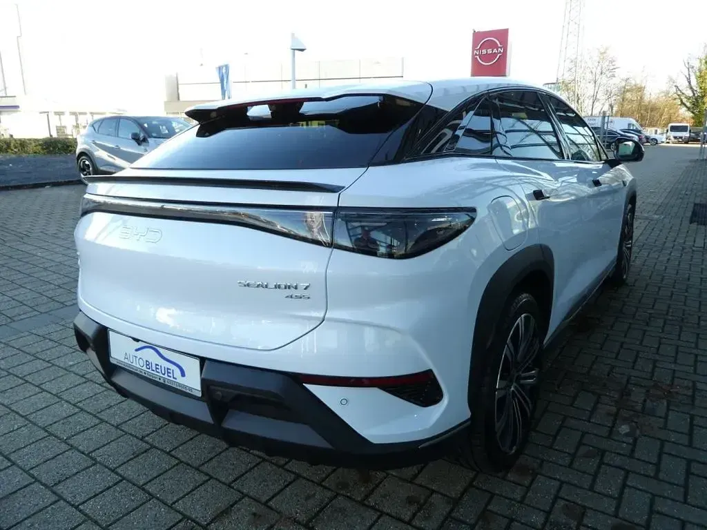Neu BYD Sealion 7 389 kW (530 PS) 2025 Polar white SUV