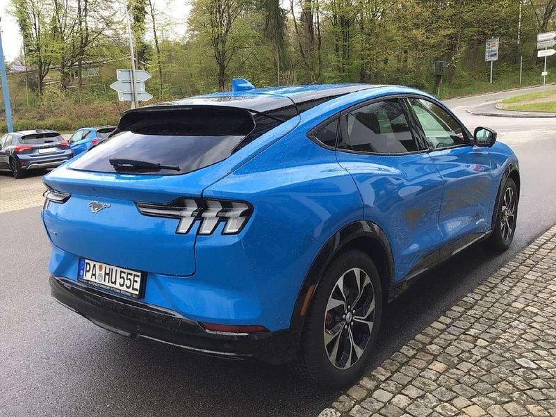 Gebraucht Ford Mustang Mach-E Basis 197 kW (269 PS) 2022 Blau SUV