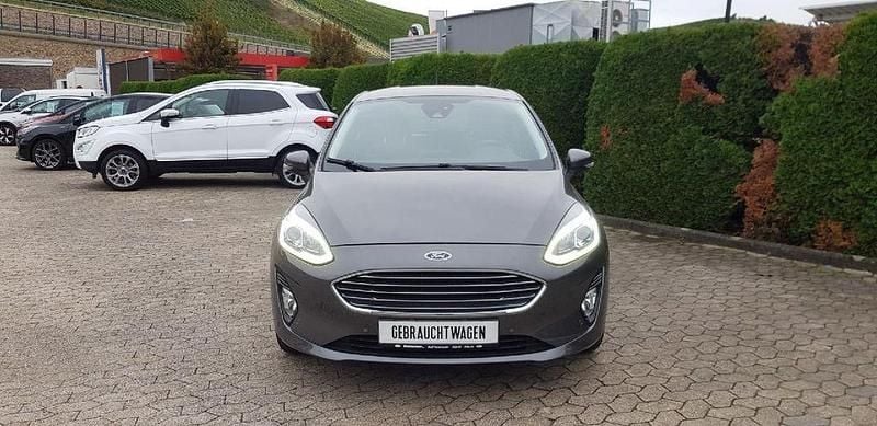 Grau Gebraucht 2018 Ford Fiesta Titanium Kleinwagen | 10.900 € (Etwas zu teuer) - Bild 1/4