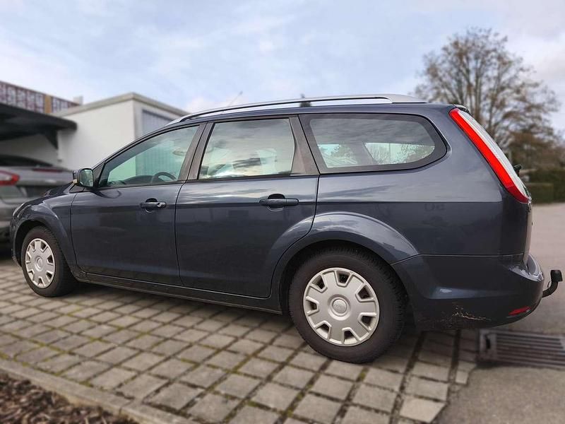 Gebraucht Ford Focus 109 PS (80 kW) 2010 Grau Kombi