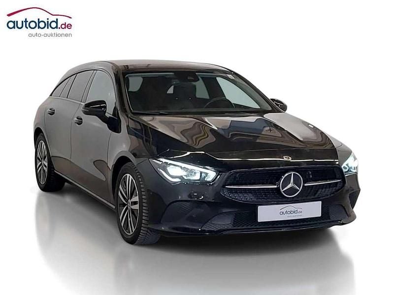 Gebraucht Mercedes CLA200 Shooting Brake Progressive 150 PS (110 kW) 2022 Nachtschwarz  unilack Kombi