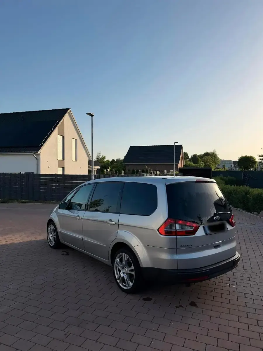Gebraucht Ford Galaxy 140 PS (102 kW) 2007 Silber Van / Kleinbus