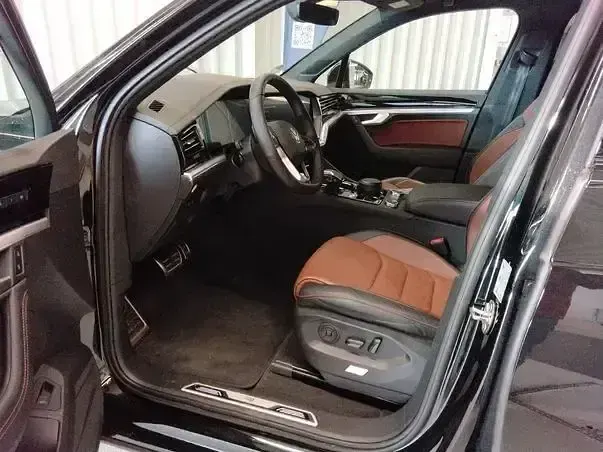 Gebraucht VW Touareg R-line 286 PS (210 kW) 2025 Grenadillschwarz metallic SUV