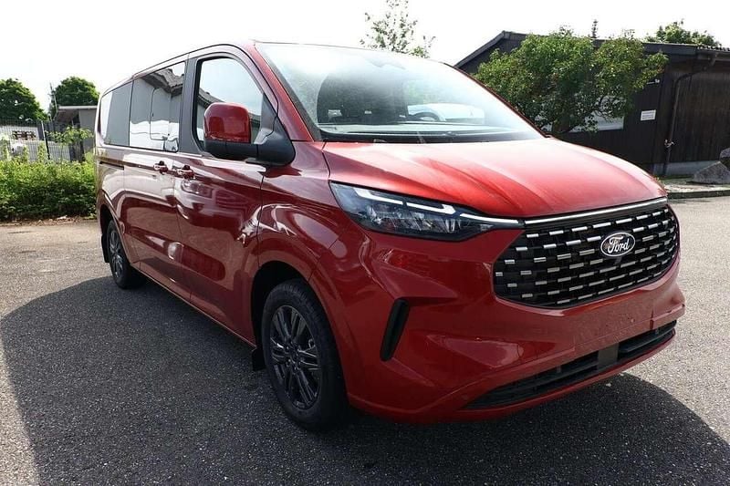 Artisan red metallic Neu 2025 Ford Tourneo Custom Titanium Van / Kleinbus | 49.130 € (Superpreis) - Bild 1/4
