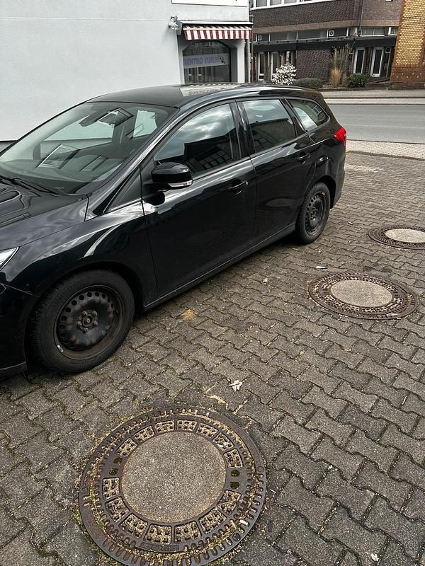 Gebraucht Ford Focus 101 PS (74 kW) 2017 Schwarz Kombi