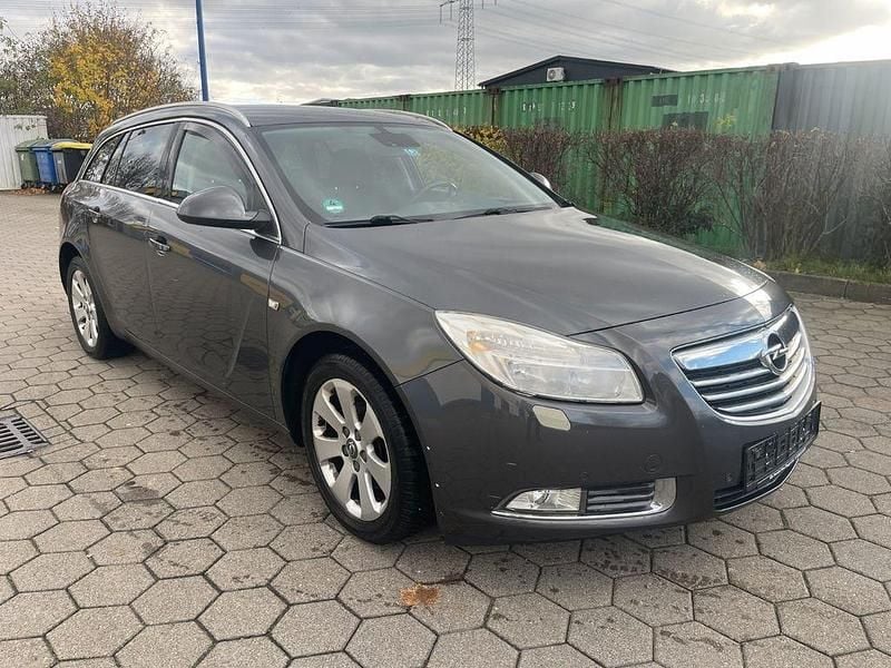 Grau Gebraucht 2011 Opel Insignia Design Edition Kombi | 3.400 € (Guter Preis) - Bild 1/4