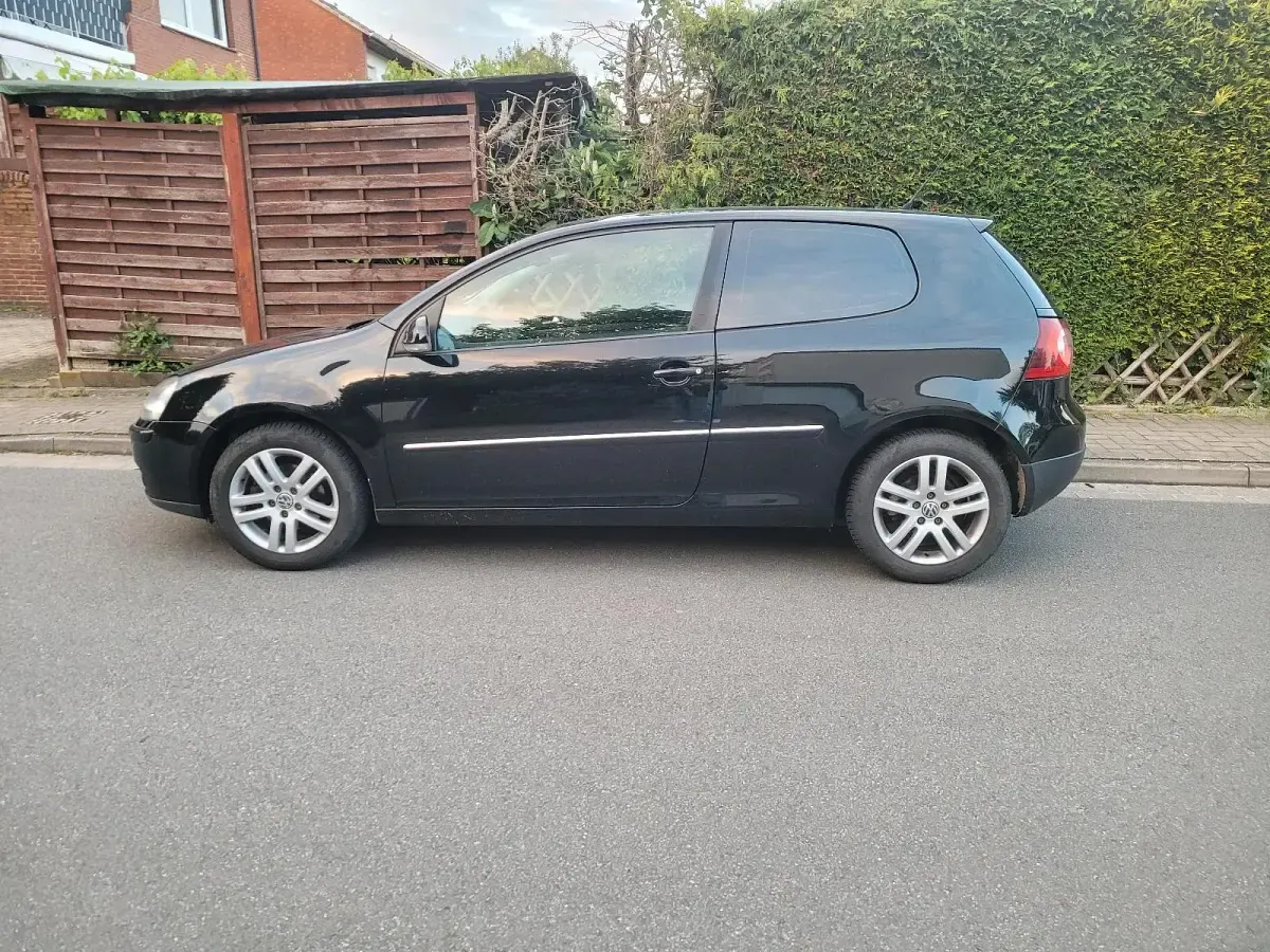Gebraucht VW Golf V 80 PS (58 kW) 2008 Schwarz Kleinwagen