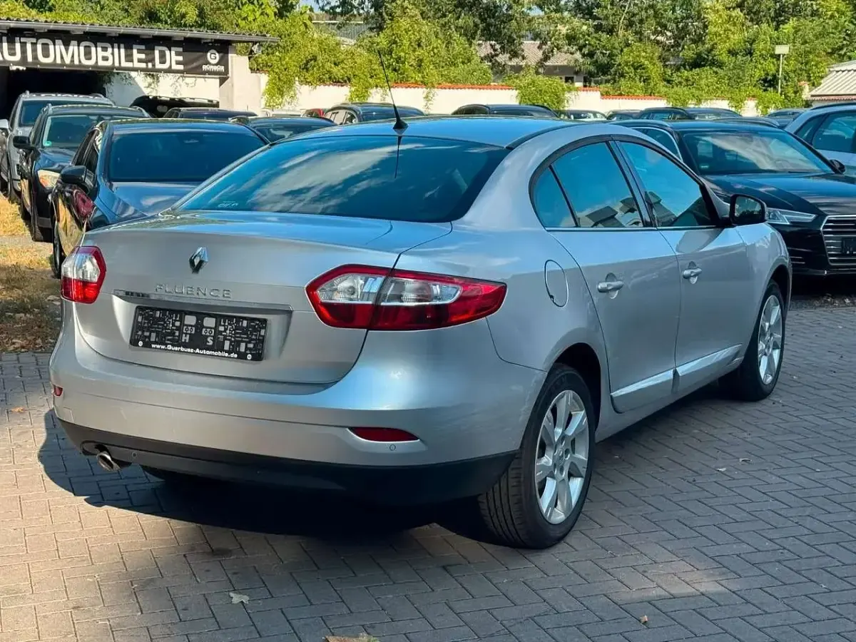 Gebraucht Renault Fluence Dynamique 110 PS (80 kW) 2010 Silber Limousine