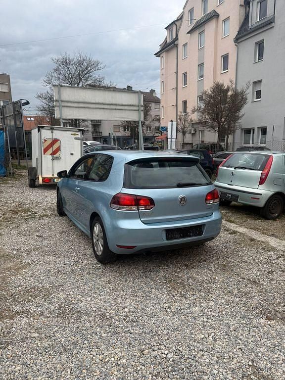 Gebraucht VW Golf VI 105 PS (77 kW) 2011 Blau Kleinwagen
