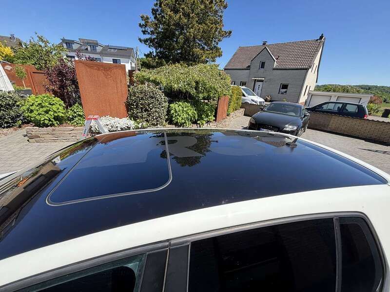 Weiß Gebraucht 2006 VW Golf V R Limousine | 12.000 € - Bild 1/4