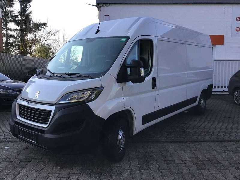Gebraucht Peugeot Boxer 140 PS (102 kW) 2024 Weiss icy/deckende lackierung Van