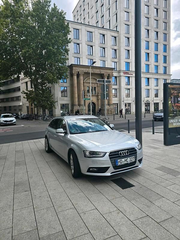 Grau Gebraucht 2012 Audi A4 Sport Kombi | 11.000 € (Etwas zu teuer) - Bild 1/4