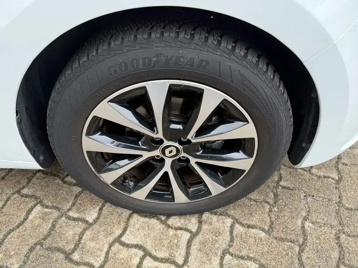 Gebraucht Renault Clio Techno 91 PS (66 kW) 2023 Arktisweiß Kleinwagen