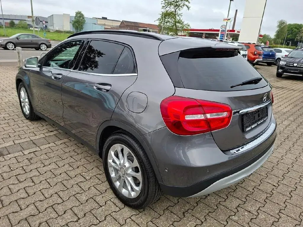 Gebraucht Mercedes GLA200 156 PS (114 kW) 2014 Grau SUV