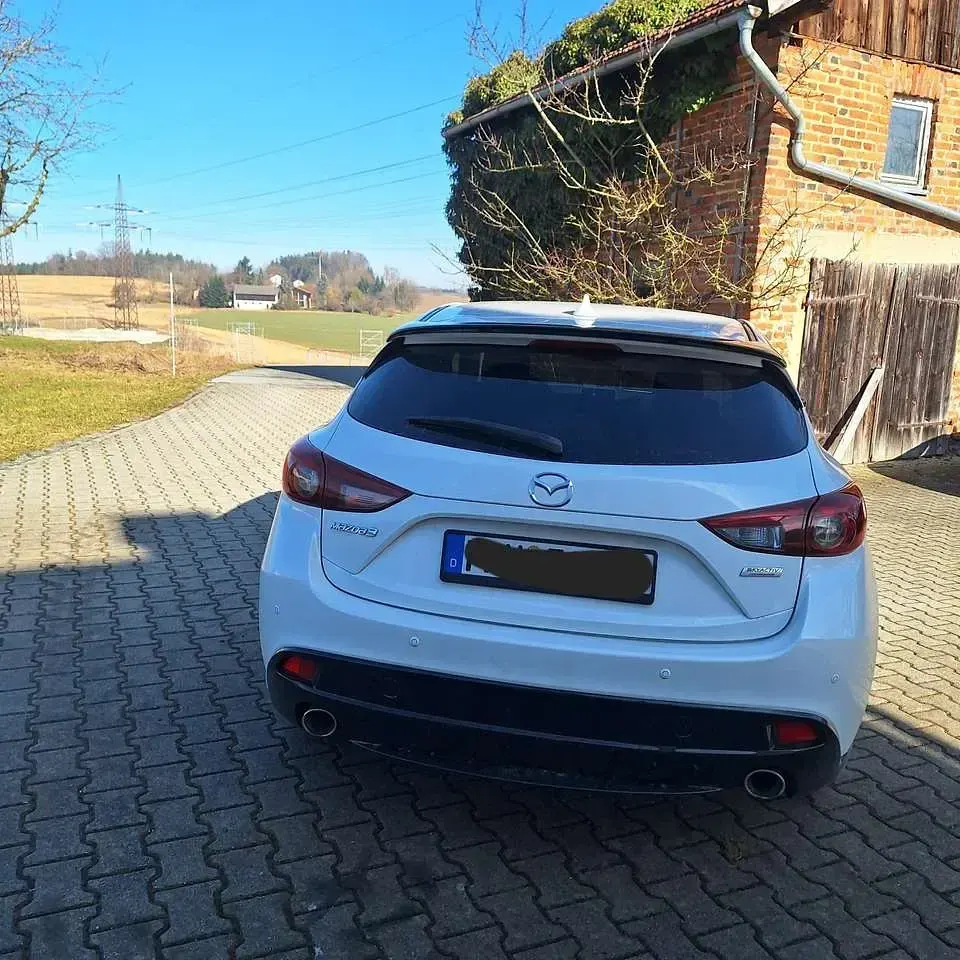 Gebraucht Mazda 3 Black Limited 150 PS (110 kW) 2016 Weiß Kleinwagen