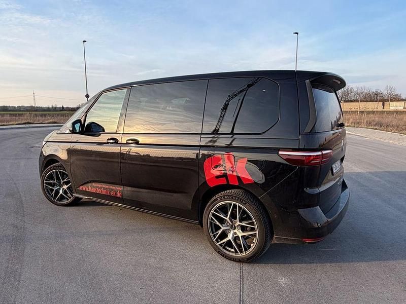 Gebraucht VW Multivan 218 PS (160 kW) 2023 Schwarz Van