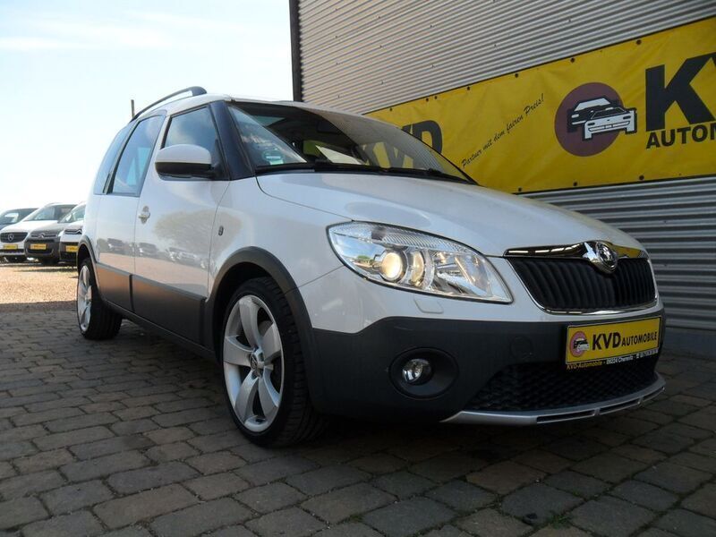 Weiß Gebraucht 2013 Skoda Roomster Scout Plus Edition Kombi | 8.650 € (Fairer Preis) - Bild 1/4