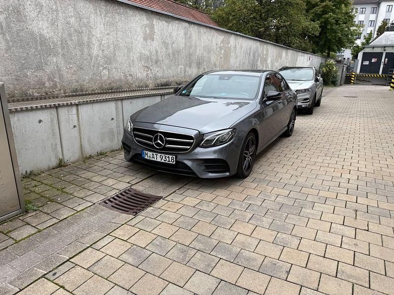 Grau Gebraucht 2018 Mercedes E300 AMG Limousine | 27.200 € (Guter Preis) - Bild 1/4