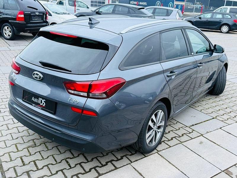 Gebraucht Hyundai i30 Passion 120 PS (88 kW) 2018 Grau Kombi