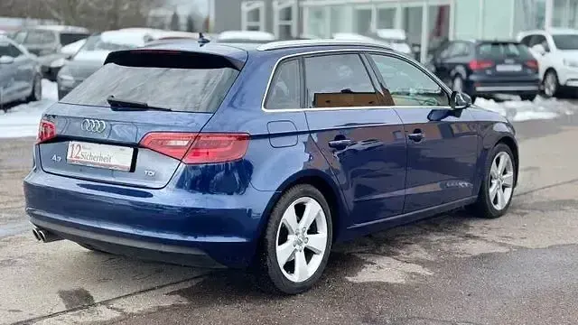 Gebraucht Audi A3 Ambiente 150 PS (110 kW) 2016 Blau Limousine