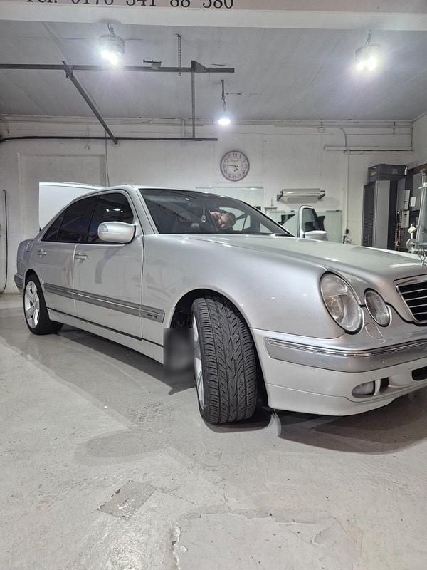 Gebraucht Mercedes E270 Elegance 173 PS (127 kW) 2000 Silber Limousine
