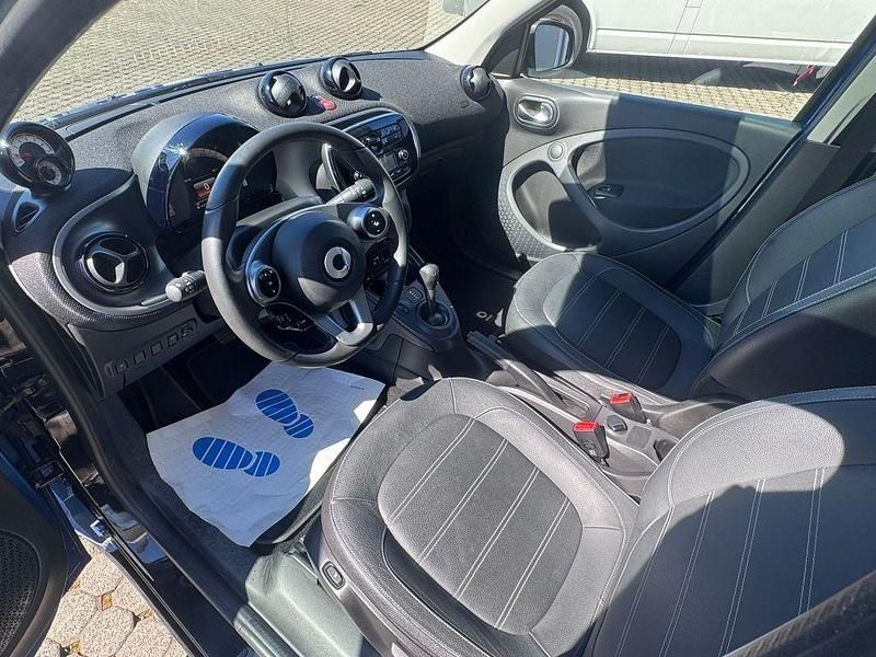 Second-hand Smart ForFour Basis 71 CP (52 kW) 2017 Albastru Hatchback