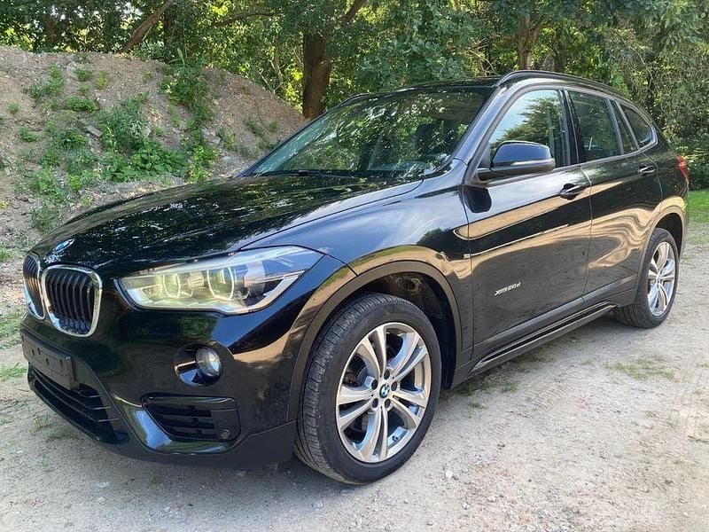 Schwarz Gebraucht 2017 BMW X1 Sport Line SUV | 17.650 € (Superpreis) - Bild 1/4