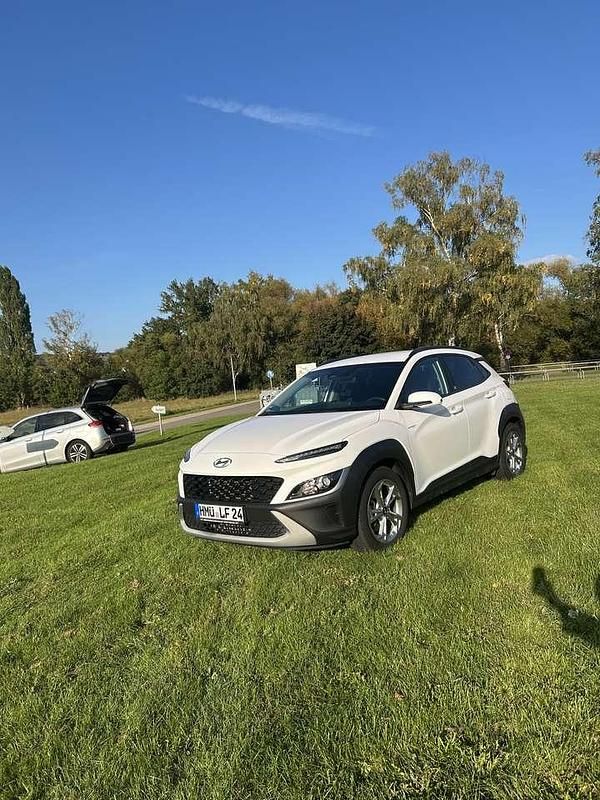 Weiß Gebraucht 2022 Hyundai Kona Edition 30 SUV | 18.500 € (Fairer Preis) - Bild 1/4