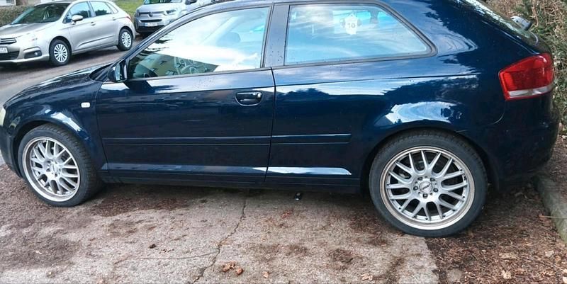 Blau Gebraucht 2021 Audi A3 Kleinwagen | 1.000 € - Bild 1/2
